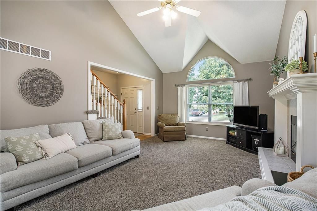 18831 W 163rd Terrace — photo 5