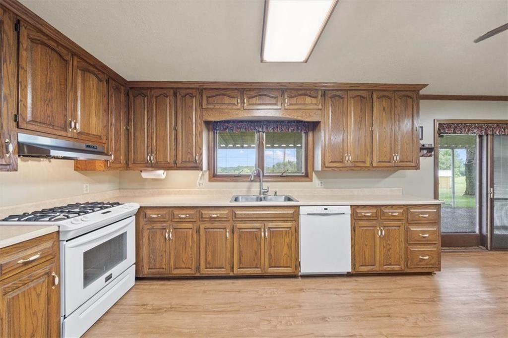 1022 TT Highway — photo 13
