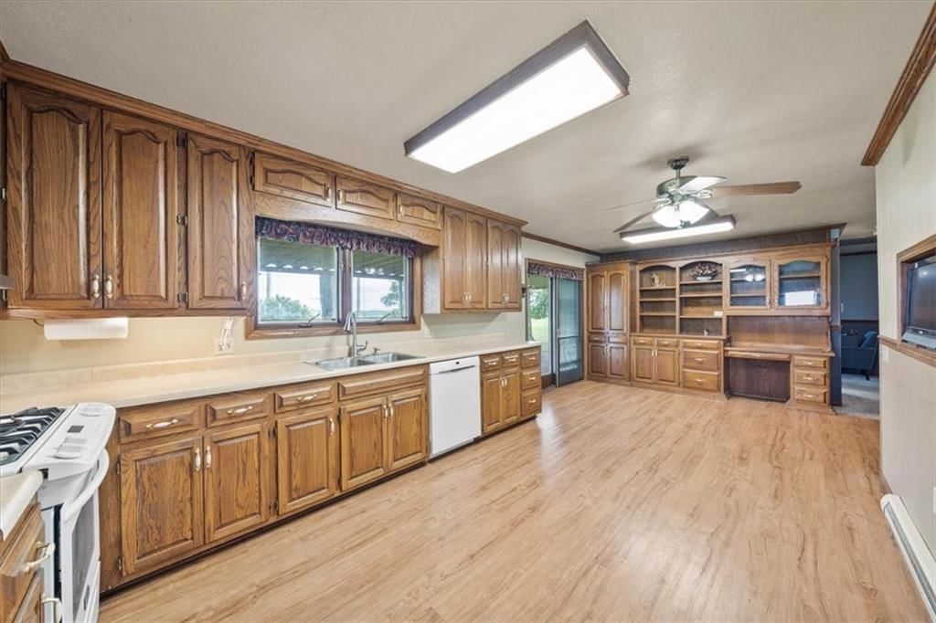 1022 TT Highway — photo 14
