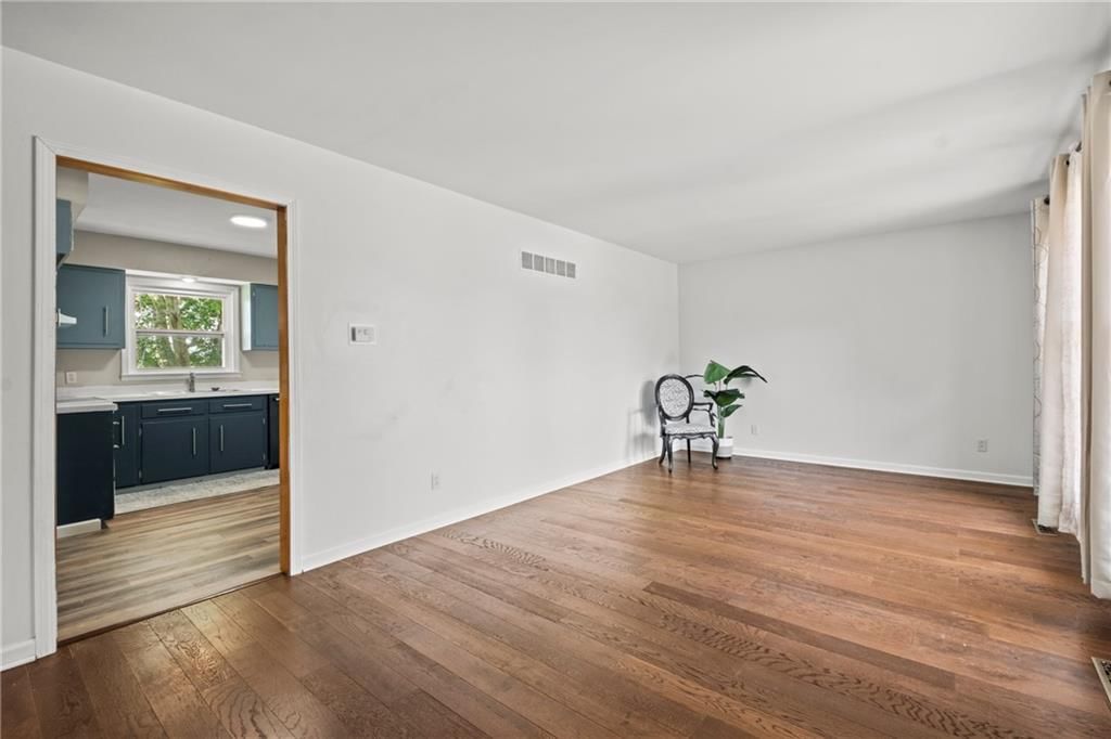 115 Ridgeway Drive — photo 8