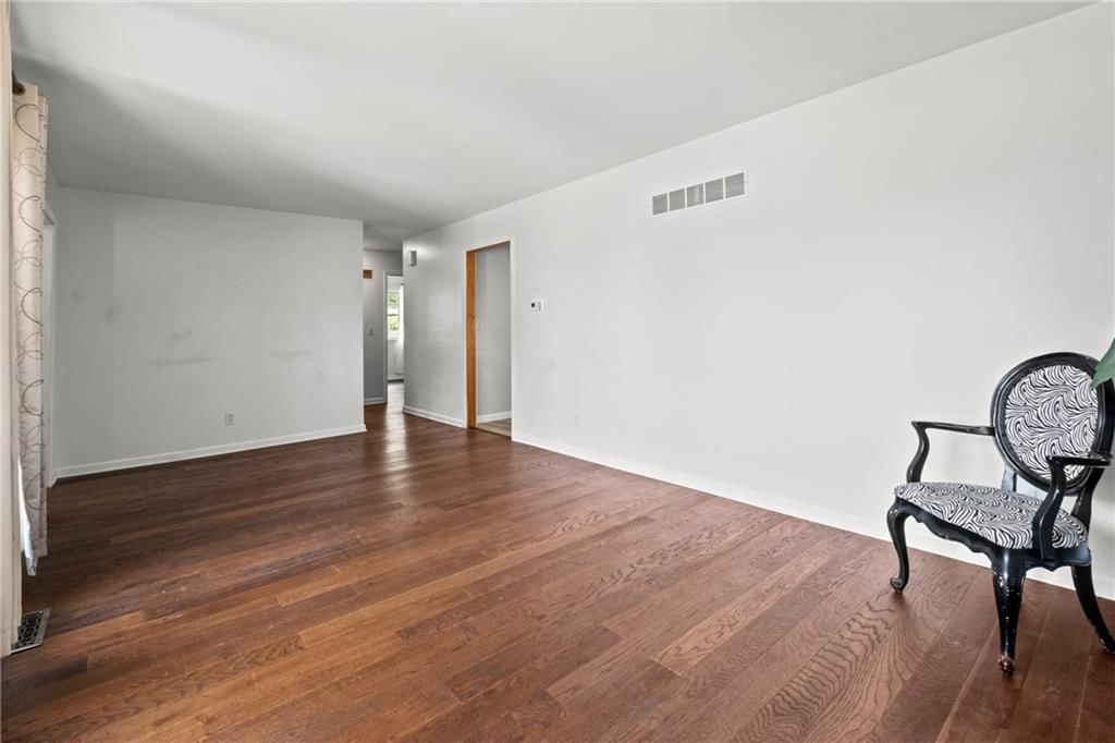 115 Ridgeway Drive — photo 9