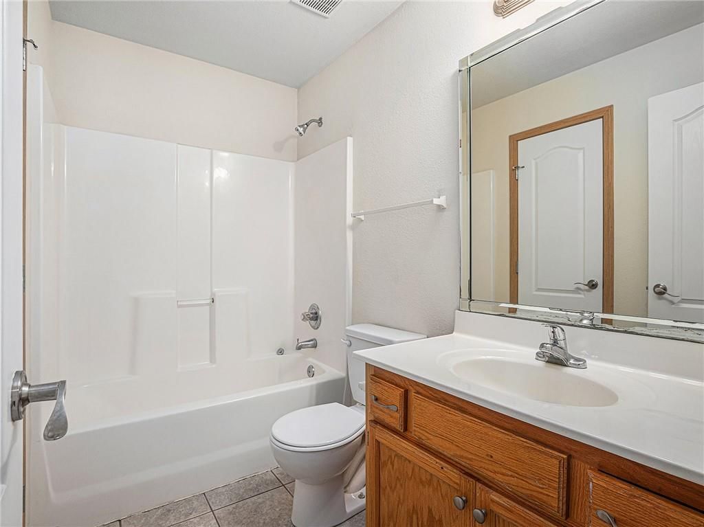 1227 NW Ashley Lane — photo 18