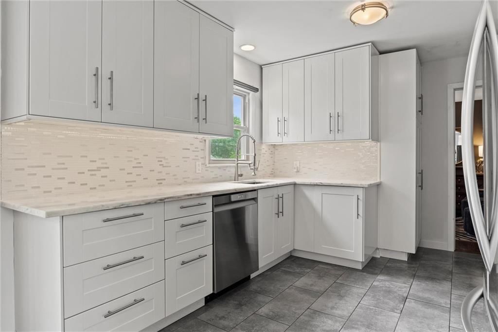5735 Horton Street — photo 11