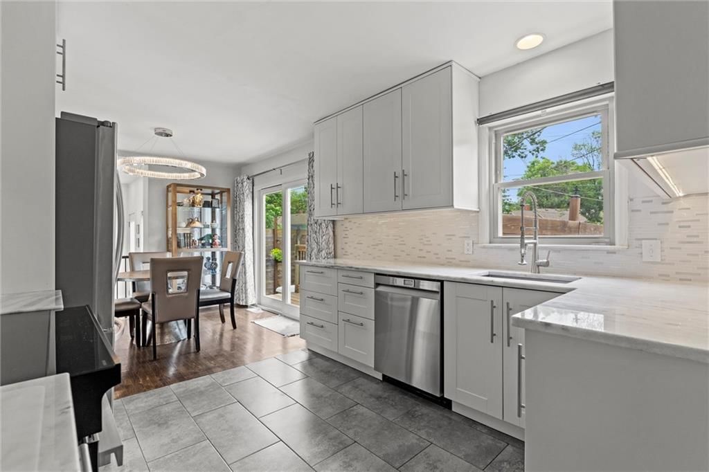 5735 Horton Street — photo 14