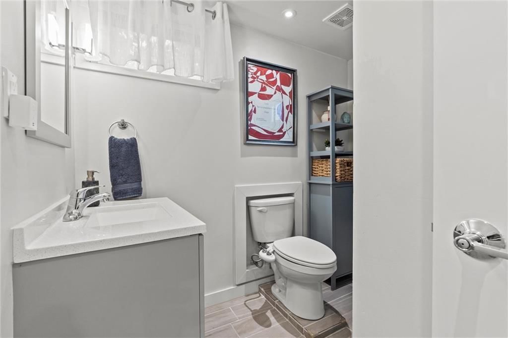 5735 Horton Street — photo 27