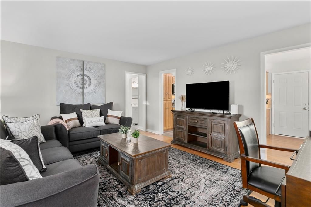 4512 S Grand Avenue — photo 5