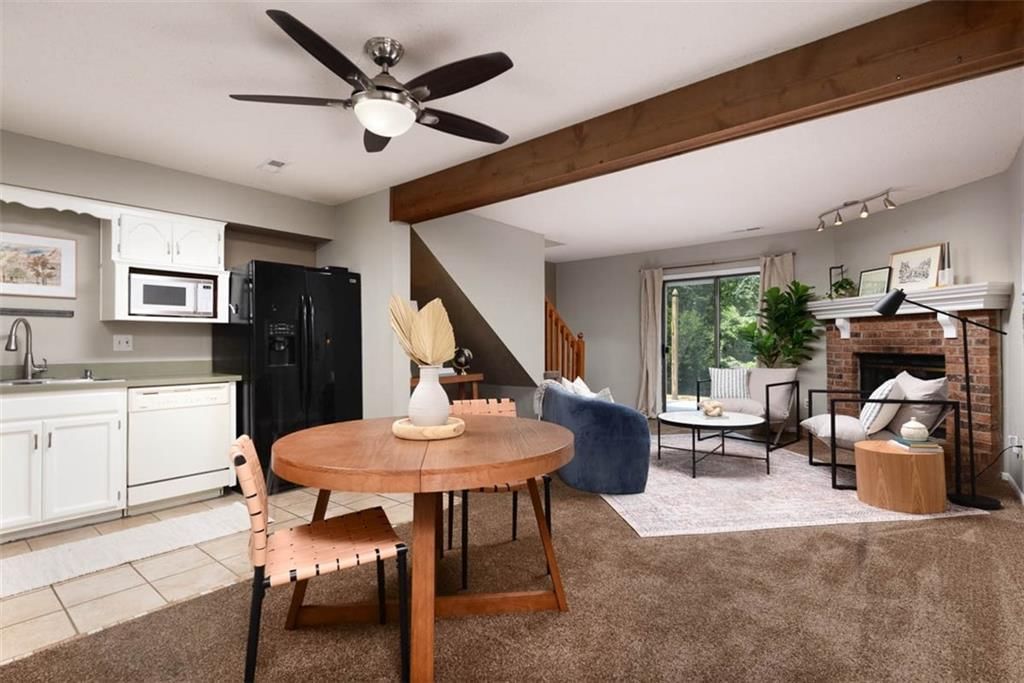 240 SW Pinetree Lane — photo 2