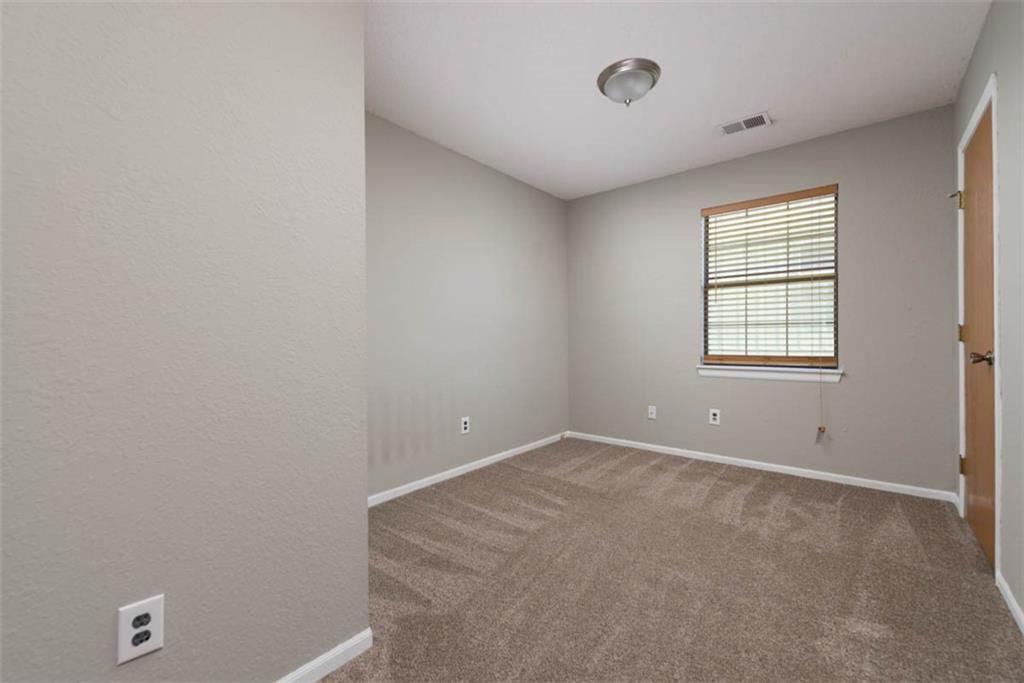 240 SW Pinetree Lane — photo 16