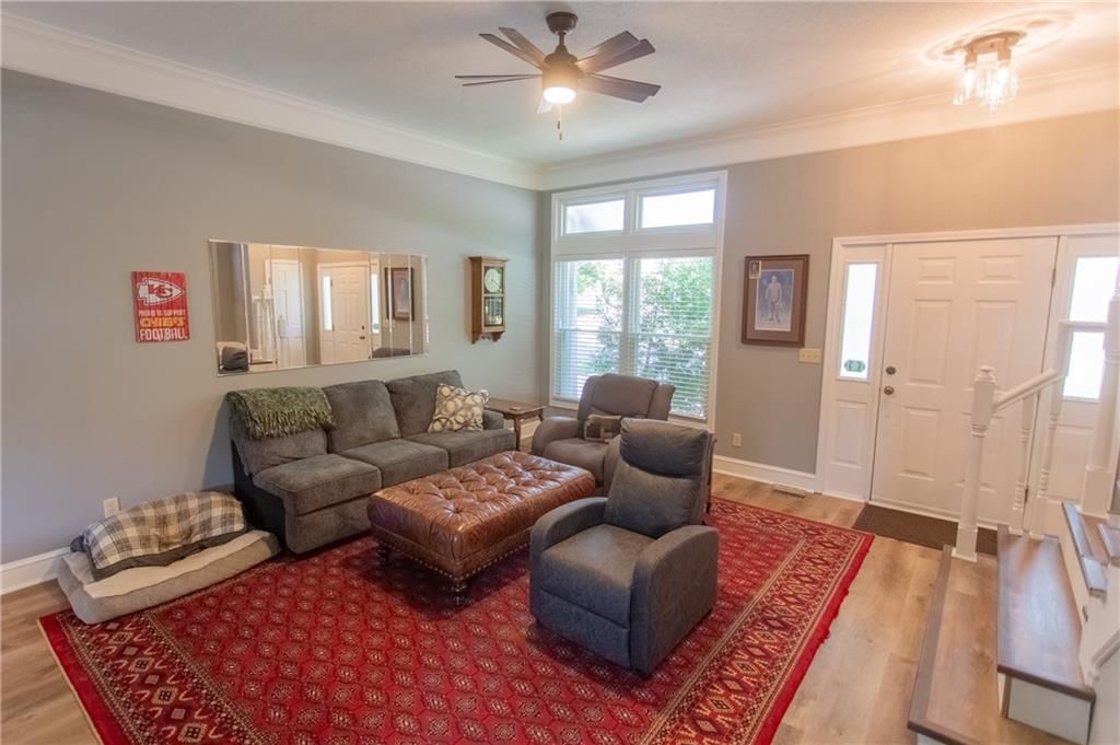 321 Kimberly Drive — photo 6