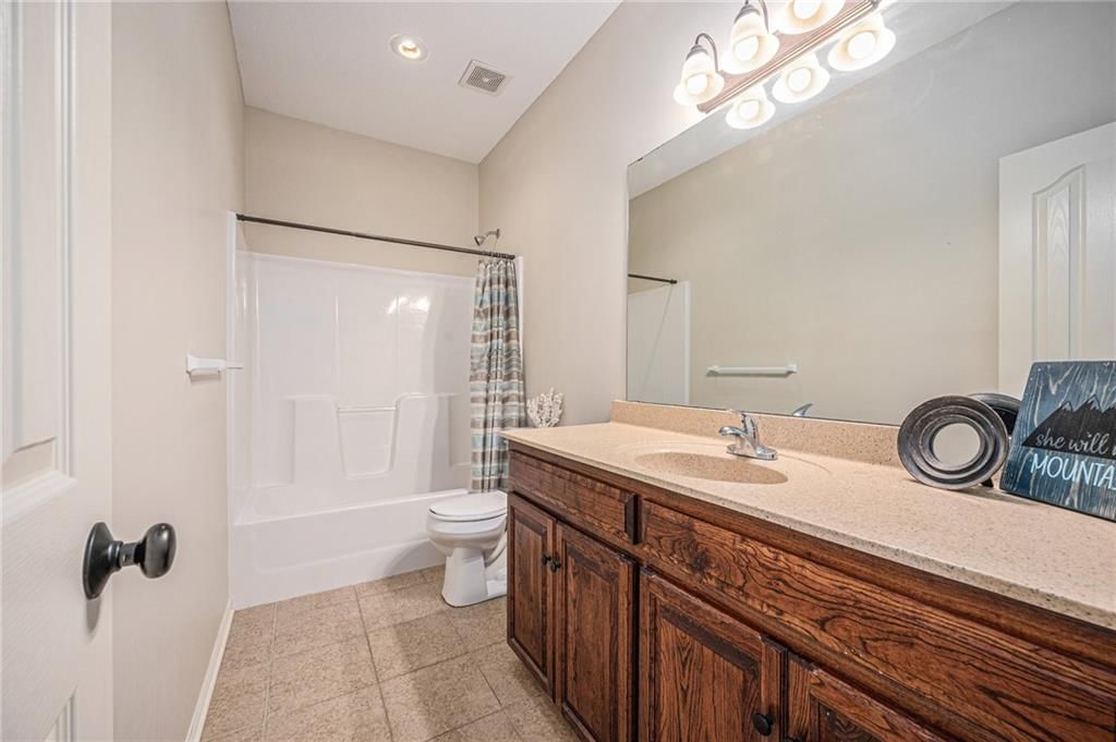9609 N Adrian Avenue — photo 13