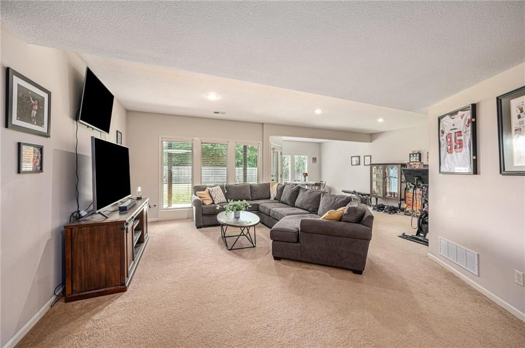 9609 N Adrian Avenue — photo 16