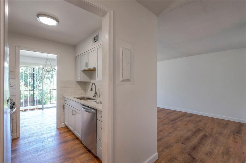 5008 Grand Avenue — photo 2
