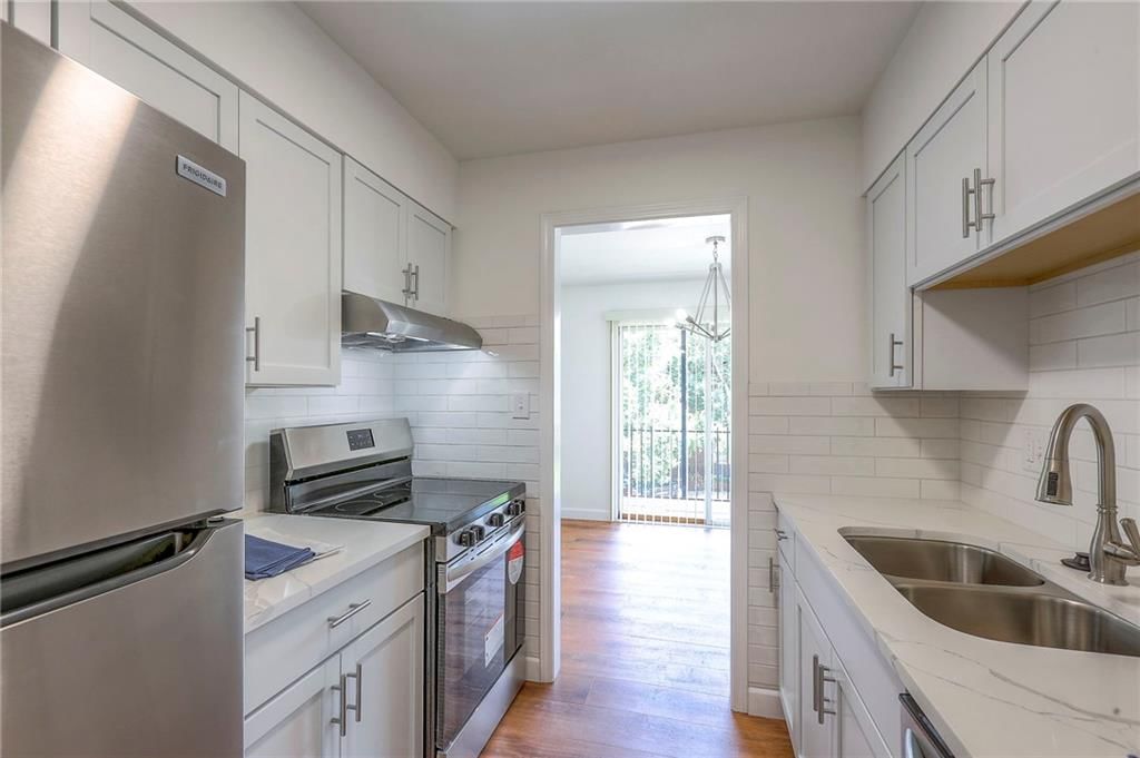 5008 Grand Avenue — photo 12