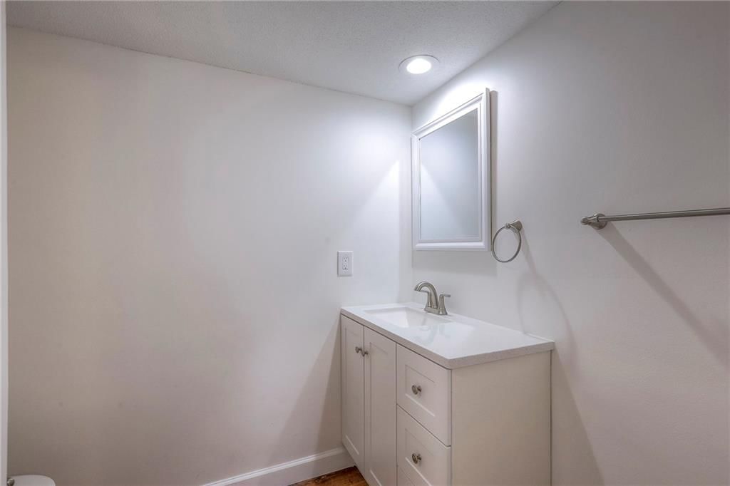 5008 Grand Avenue — photo 18