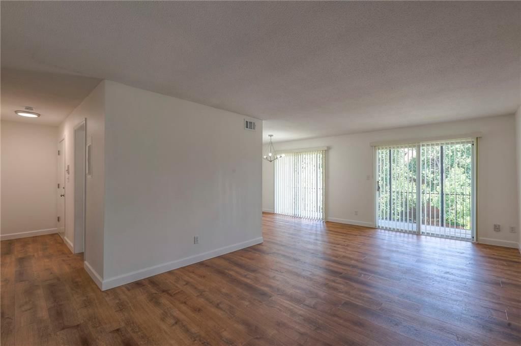 5008 Grand Avenue — photo 4