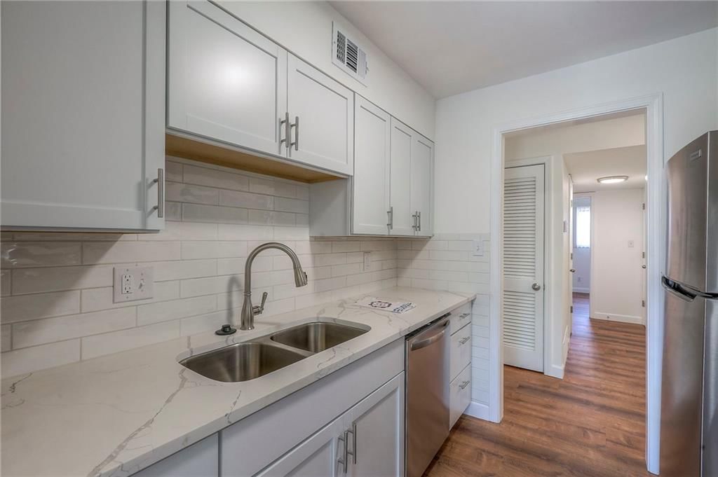 5008 Grand Avenue — photo 9