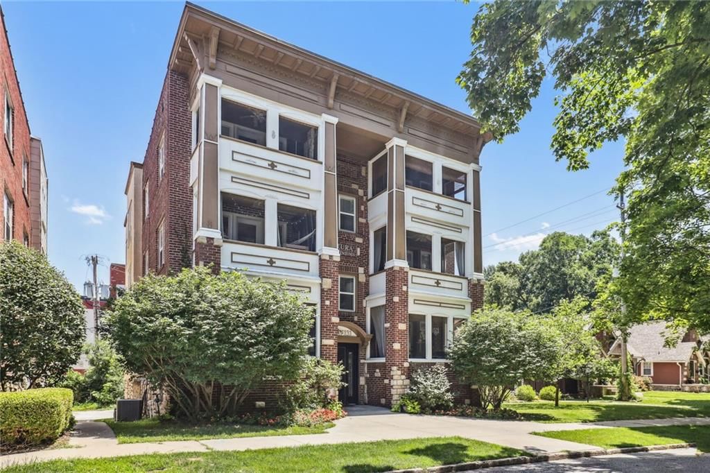 5131 Wyandotte Street — photo 16
