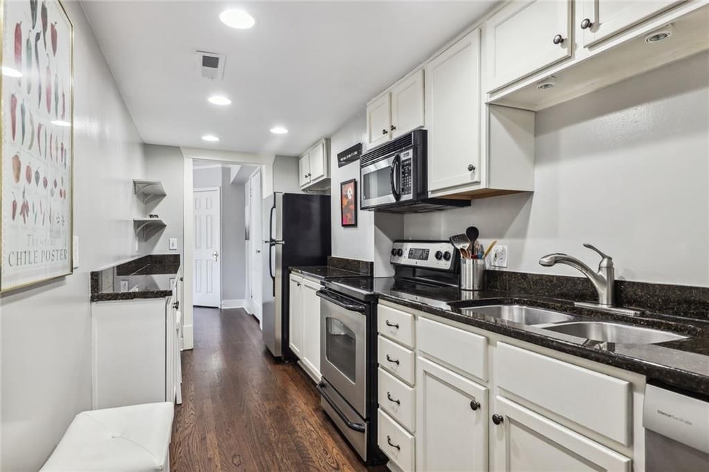 5131 Wyandotte Street — photo 8