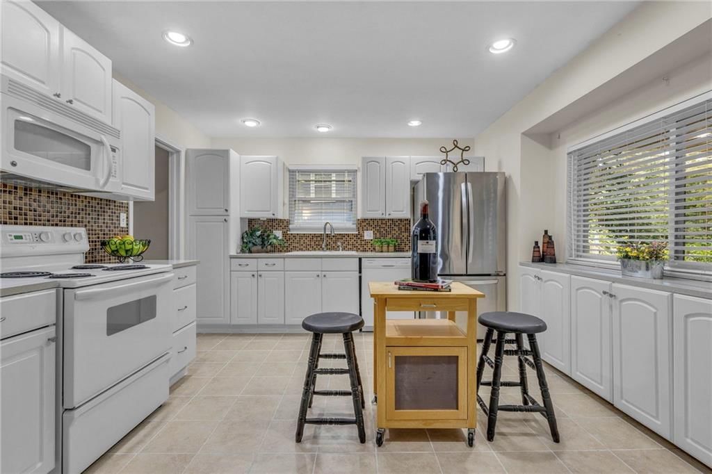 8407 W 97th Terrace — photo 9