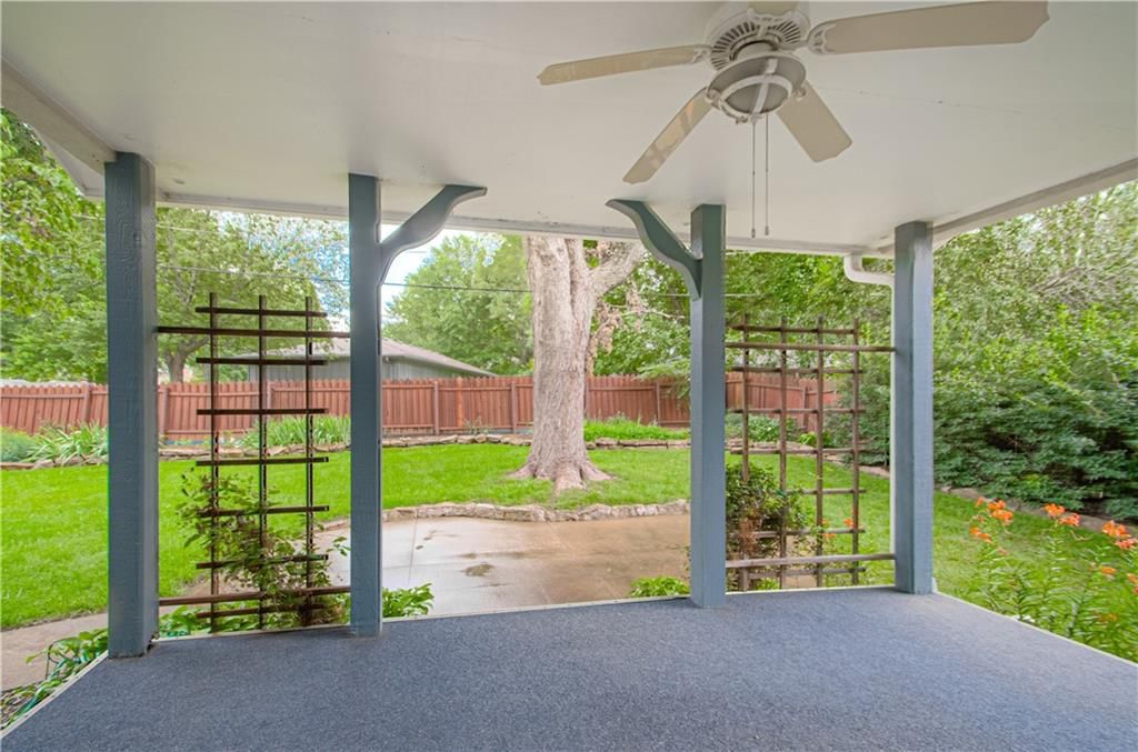 9221 acuff Lane — photo 33