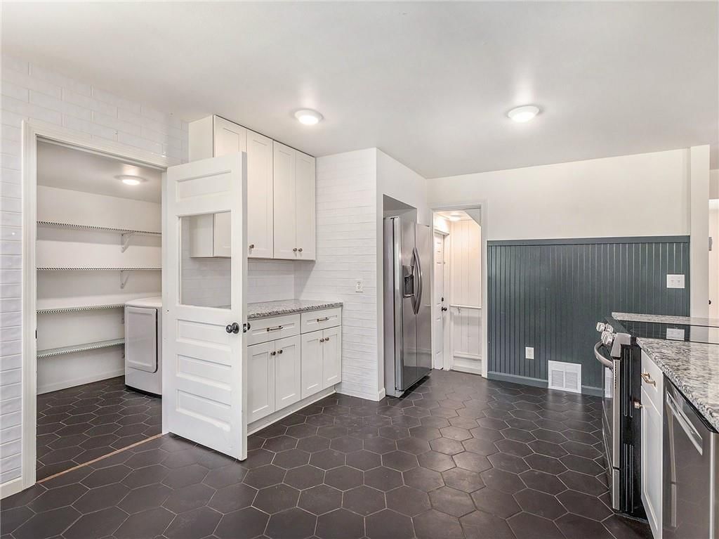 912 E 78th Terrace — photo 13
