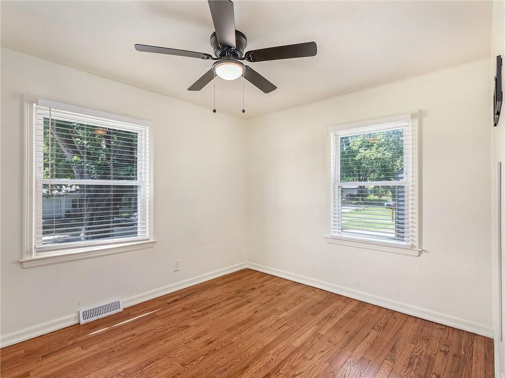 912 E 78th Terrace — photo 17