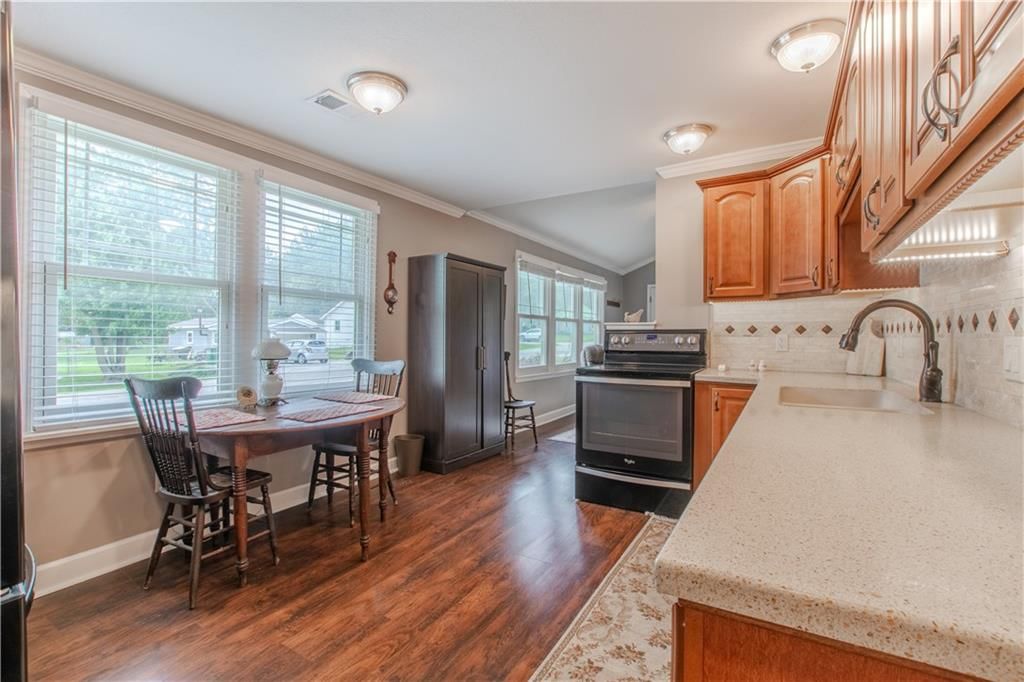 302 W Walnut Street — photo 15