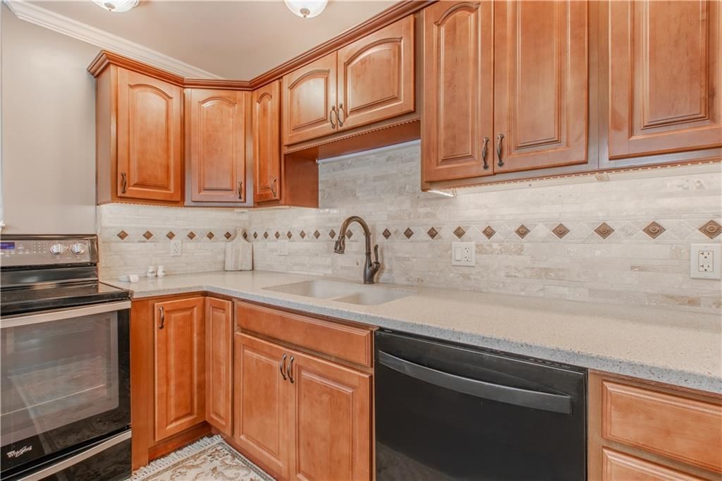302 W Walnut Street — photo 16