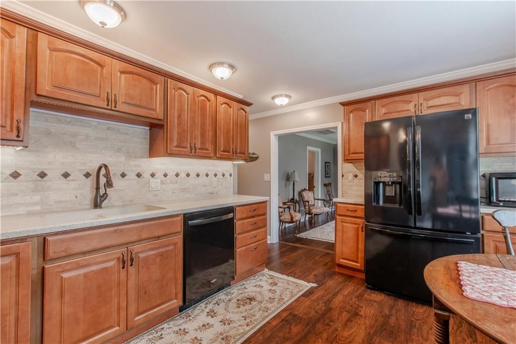 302 W Walnut Street — photo 17