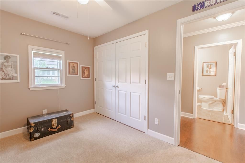 302 W Walnut Street — photo 19