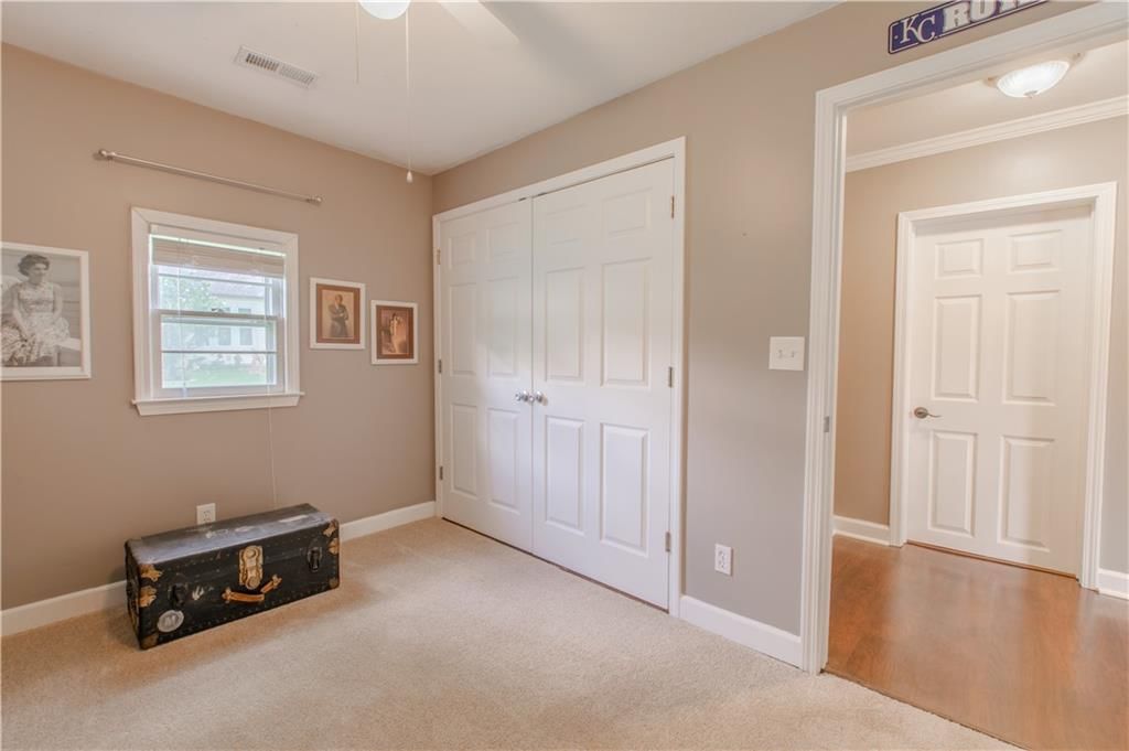 302 W Walnut Street — photo 20