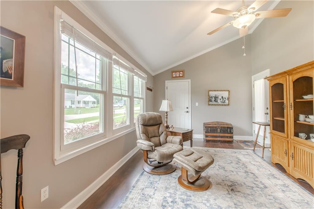 302 W Walnut Street — photo 22