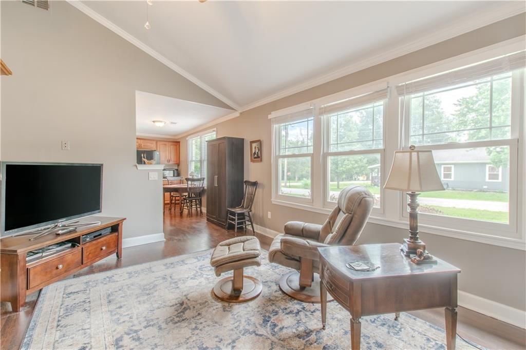 302 W Walnut Street — photo 24