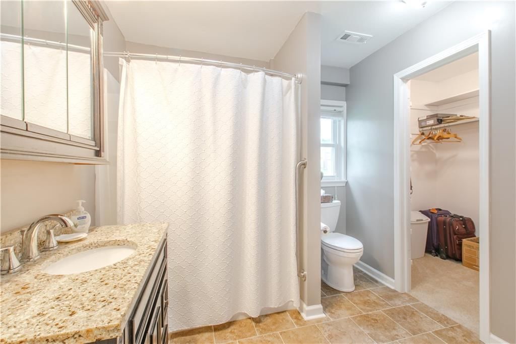 302 W Walnut Street — photo 29