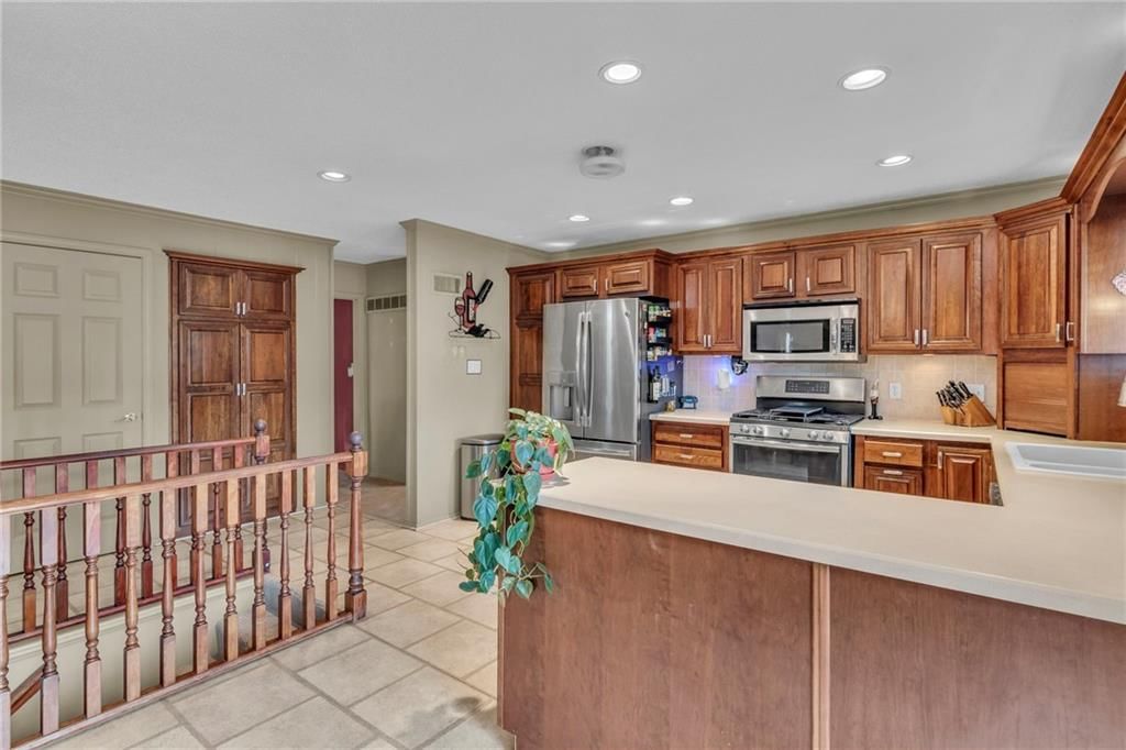 425 North Shore Drive — photo 16