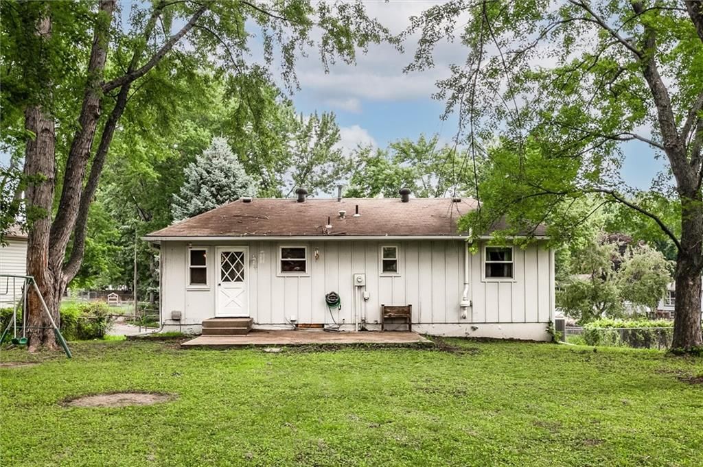 1022 Village Court — photo 27