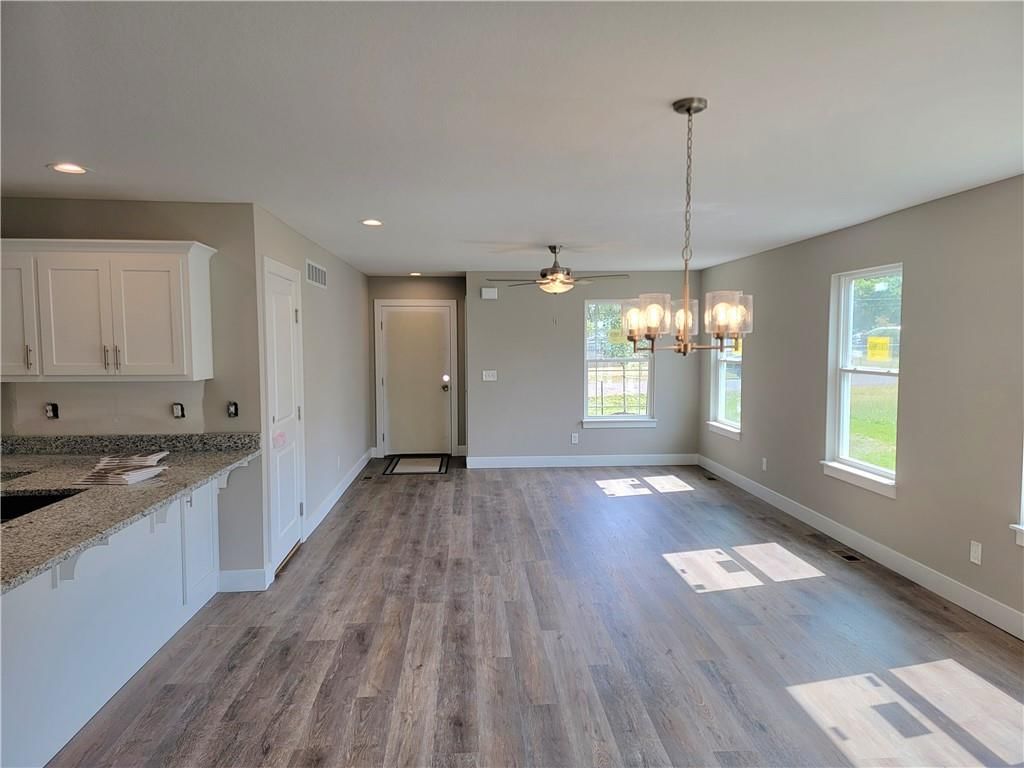 309 N Jackson Street — photo 9