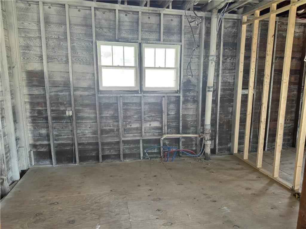 1120 W 10th Street — photo 5