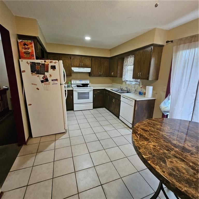 8909 caenen lake Terrace — photo 5