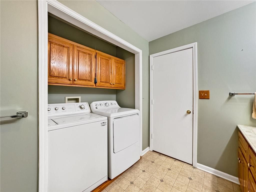 18315 Pleasant View Drive — photo 14