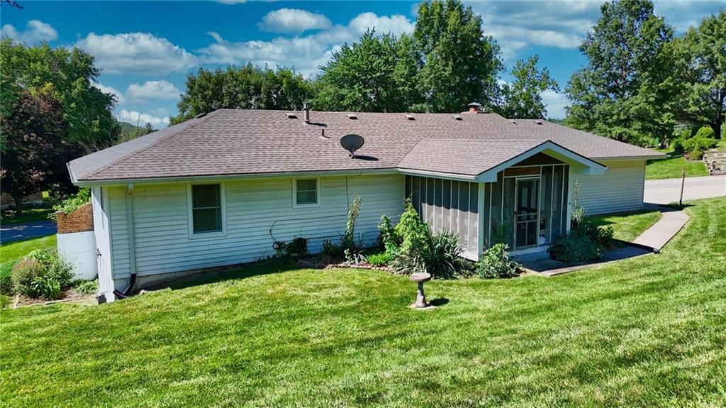 18315 Pleasant View Drive — photo 15