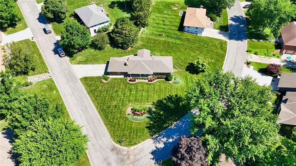18315 Pleasant View Drive — photo 16