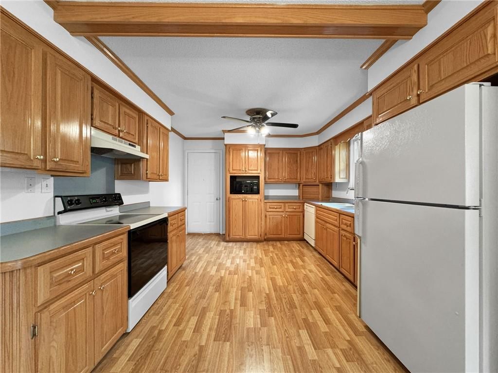 18315 Pleasant View Drive — photo 6