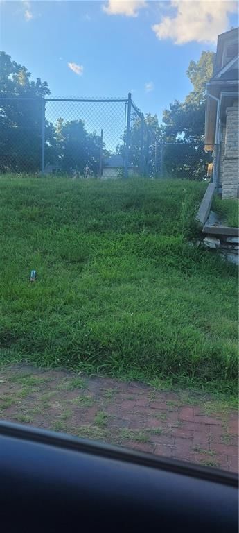 730 Troup Avenue — photo 4