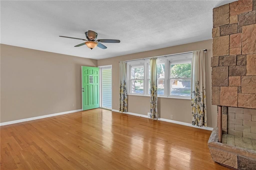 6816 N Baltimore Avenue — photo 3