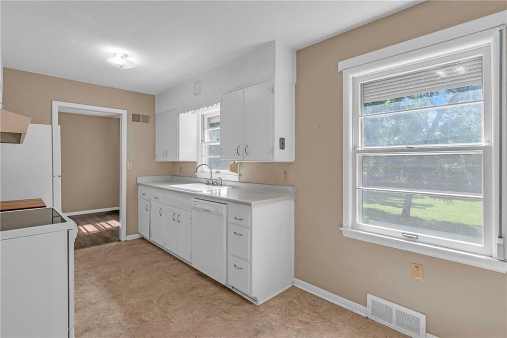 6816 N Baltimore Avenue — photo 7