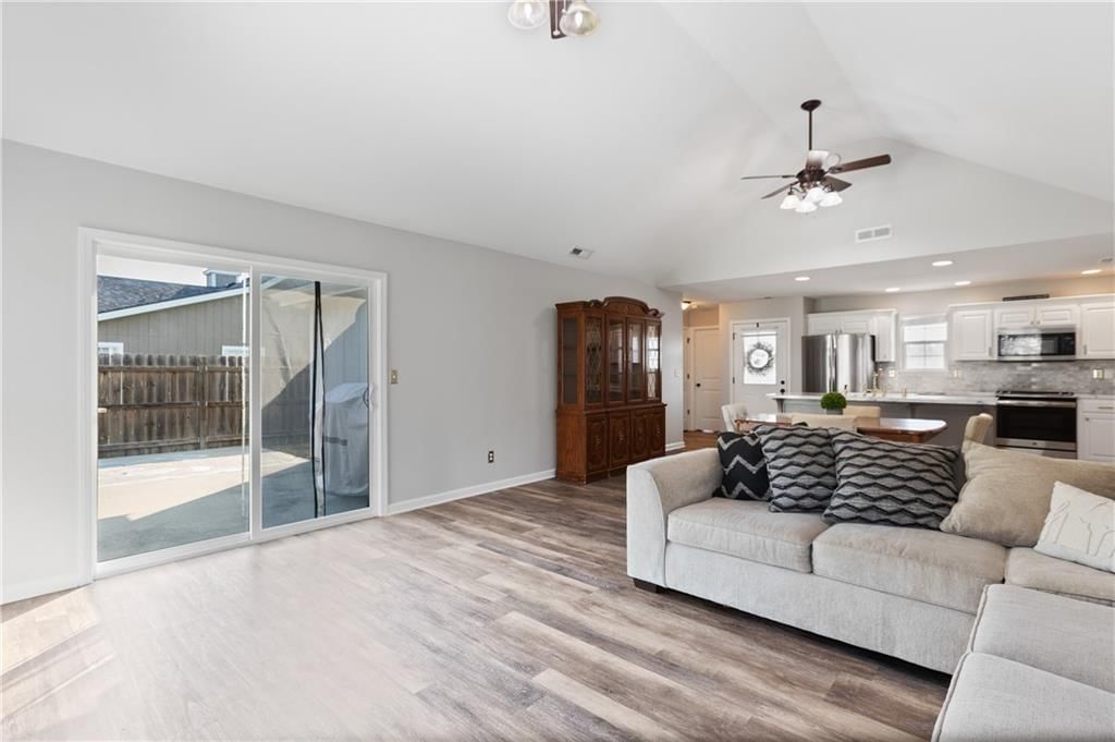 2201 E Willow Point Circle — photo 12