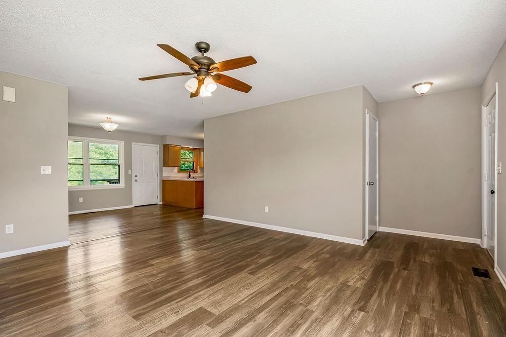 547 N MULBERRY Street — photo 12
