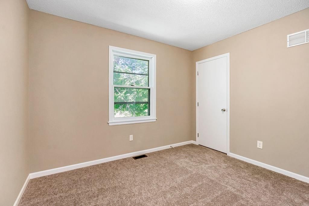547 N MULBERRY Street — photo 20