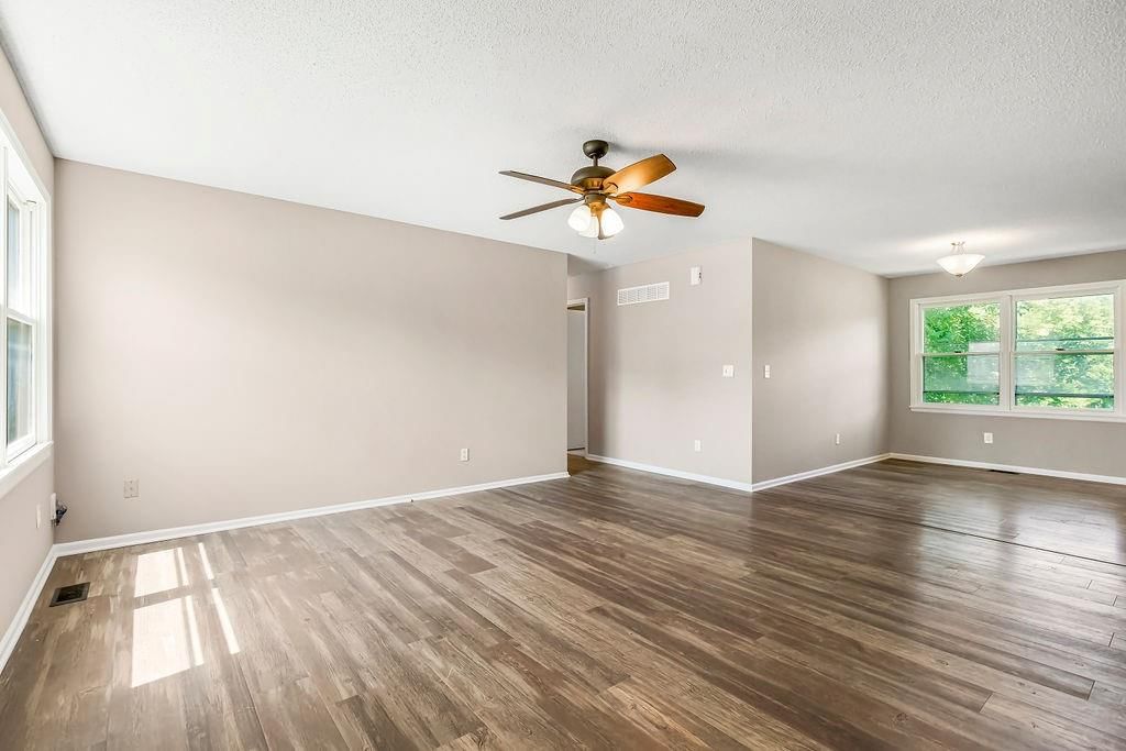 547 N MULBERRY Street — photo 4